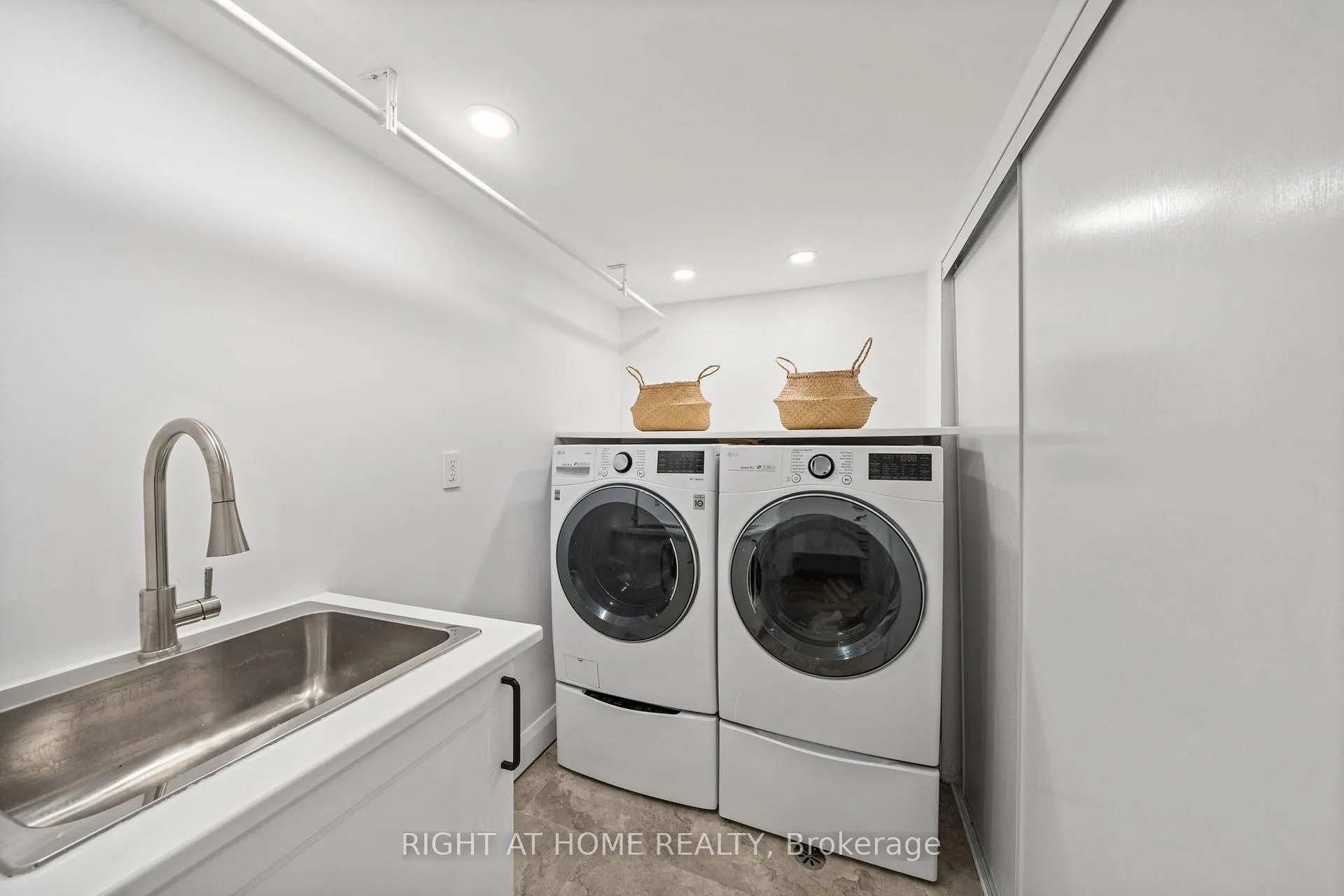 Photo 9 of 2217 River Mist Road, Ottawa, Barrhaven - Half Moon Bay — HOMEH