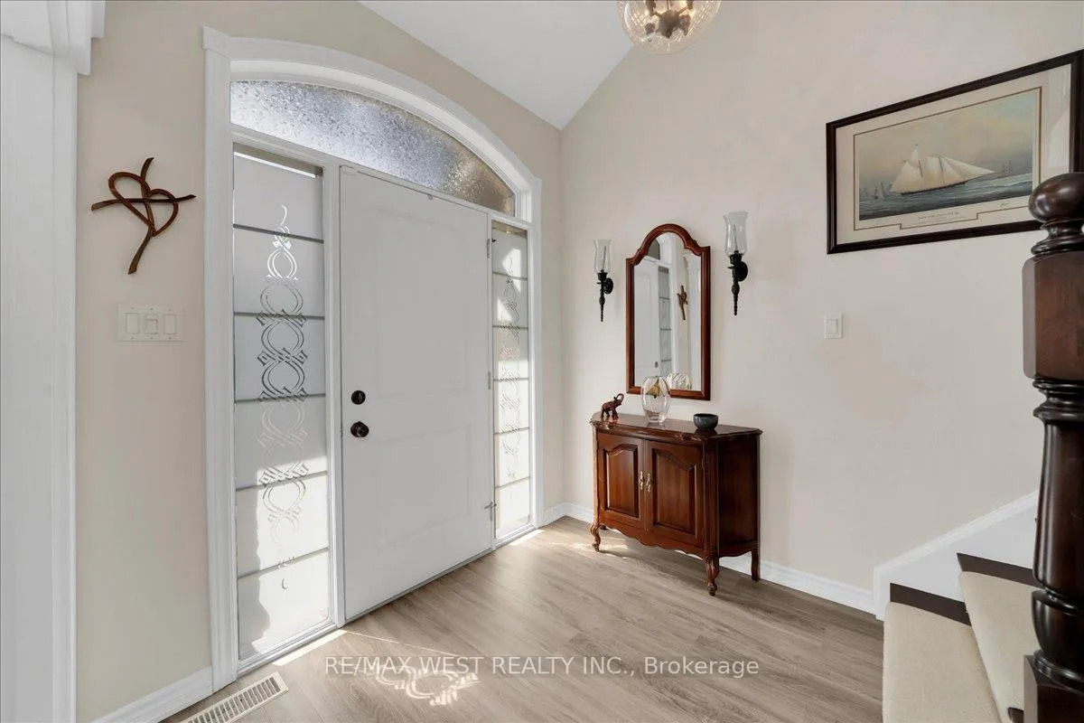 Photo 5 of Unit 2, 2 Reddington Drive, Caledon, Rural Caledon — HOMEH