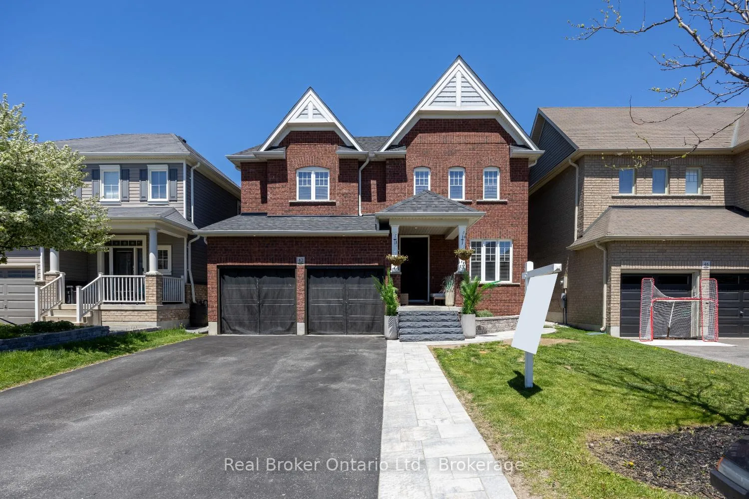 Photo 2 of 42 Ted Miller Crescent, Clarington, Bowmanville — HOMEH
