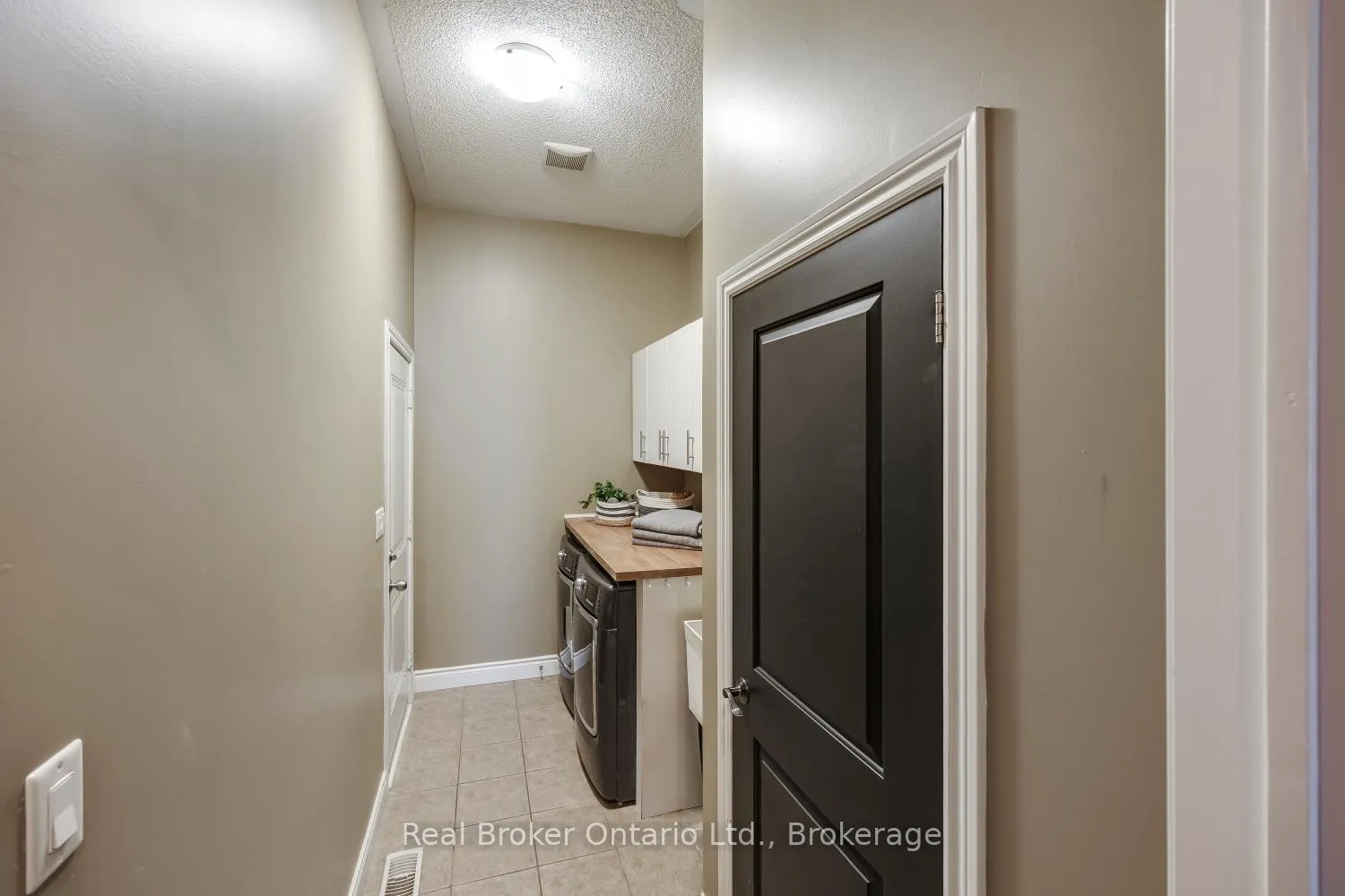 Photo 25 of 42 Ted Miller Crescent, Clarington, Bowmanville — HOMEH