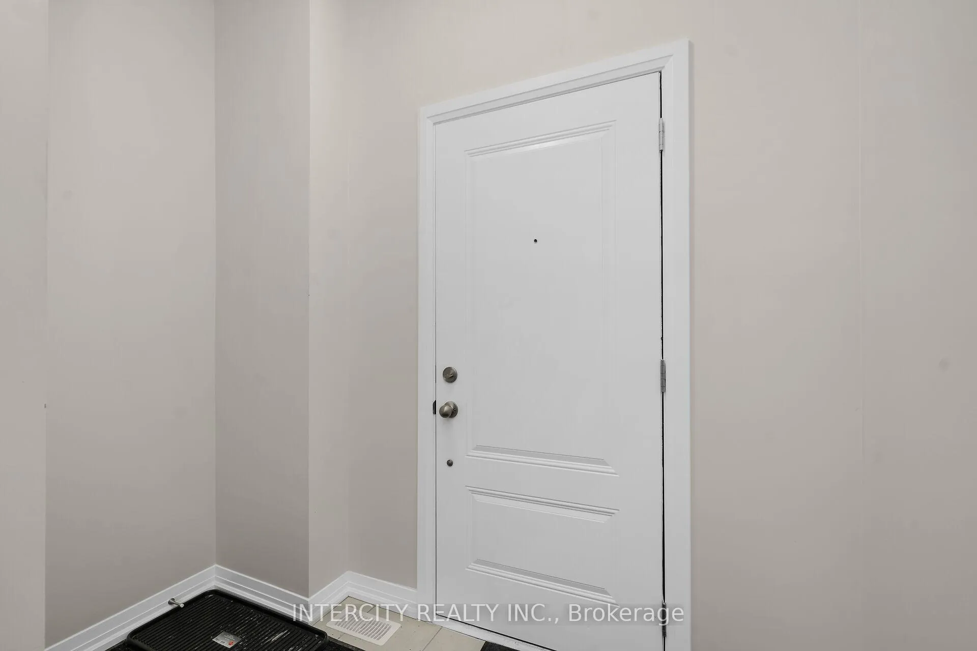 Photo 3 of Unit Blk 7 Unit 4, 118 Gordon Street, Shelburne — HOMEH