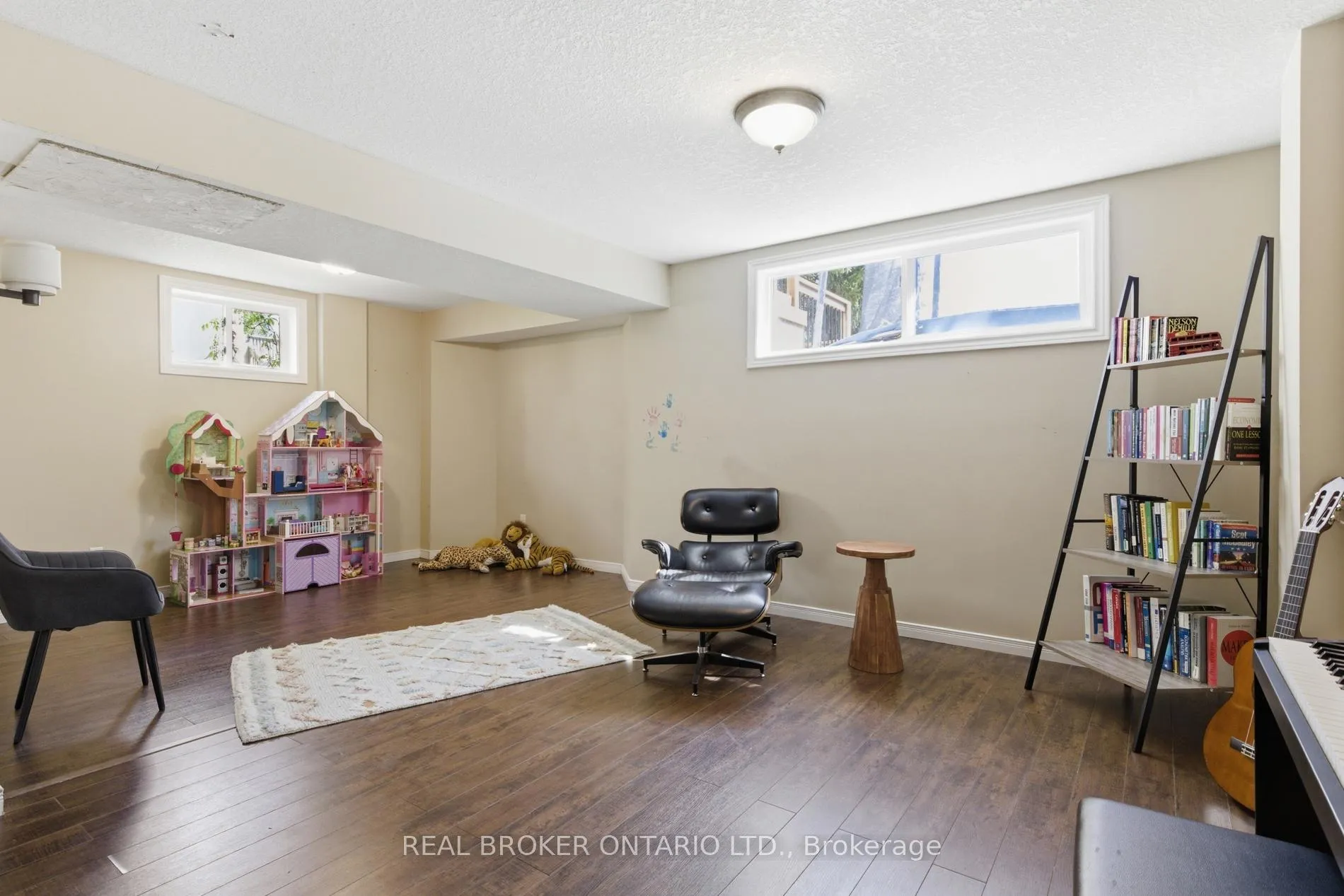 Photo 34 of 179 Dalecroft Place, Waterloo, Laurelwood — HOMEH