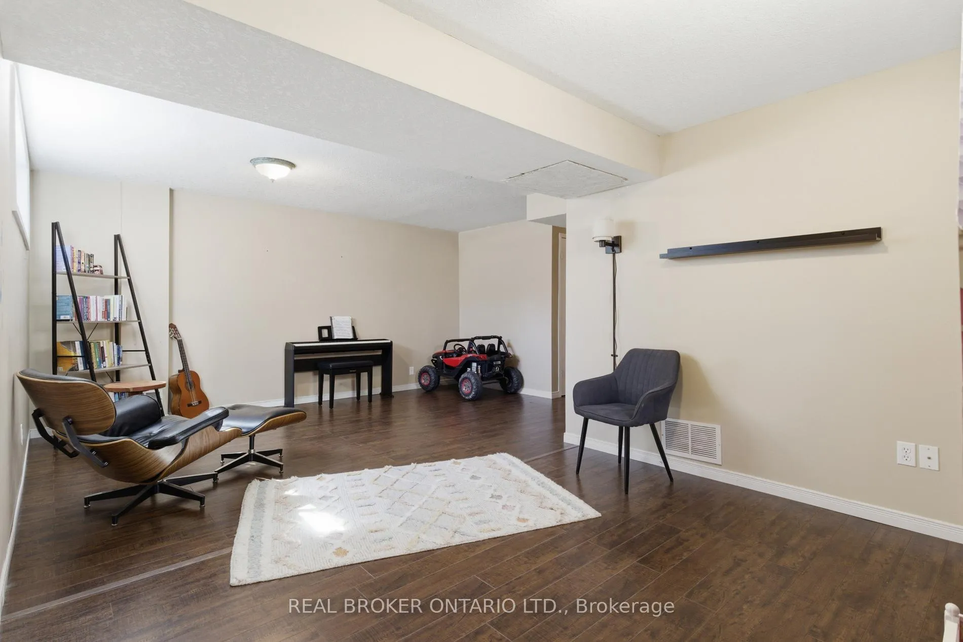 Photo 36 of 179 Dalecroft Place, Waterloo, Laurelwood — HOMEH