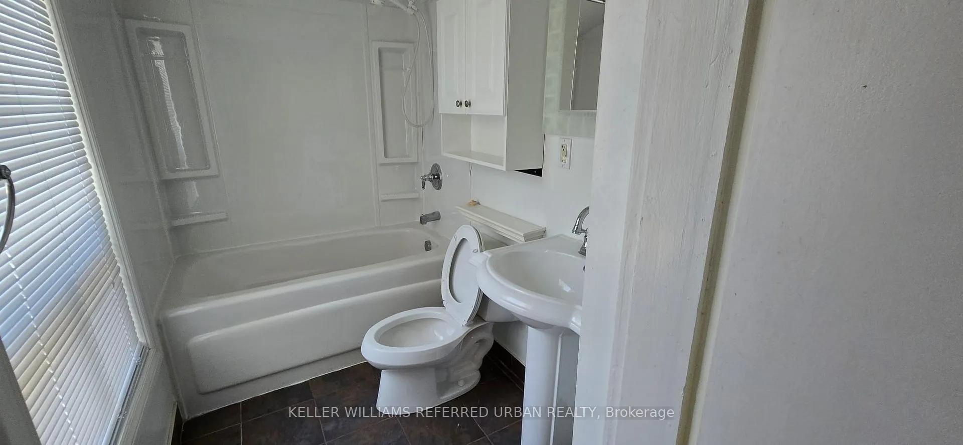 Photo 11 of Unit Main, 237 Montrose Avenue, Toronto, Palmerston-Little Italy — HOMEH