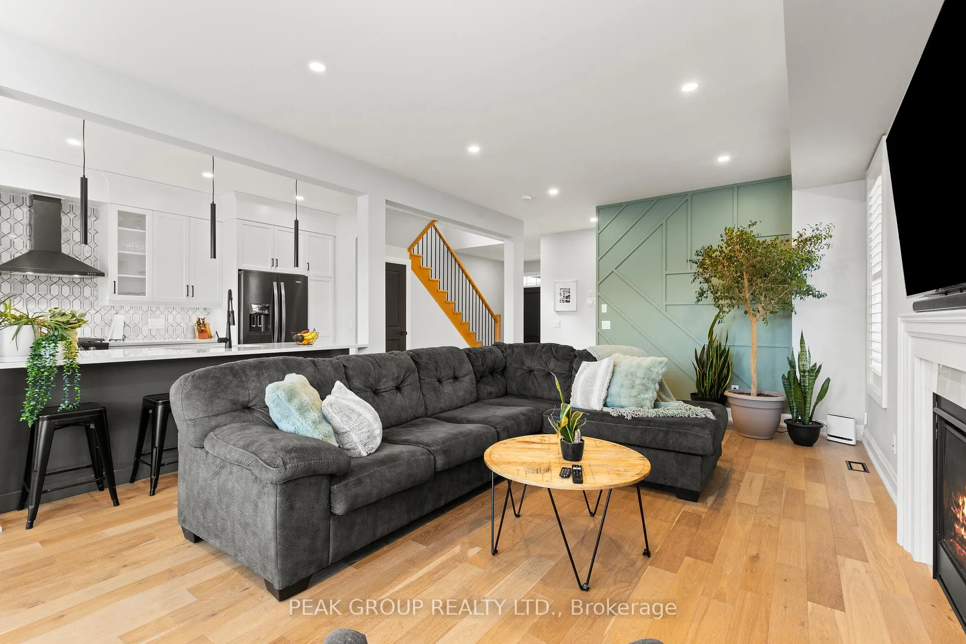 Photo 5 of 119 Susan Drive, Pelham, Fonthill — HOMEH