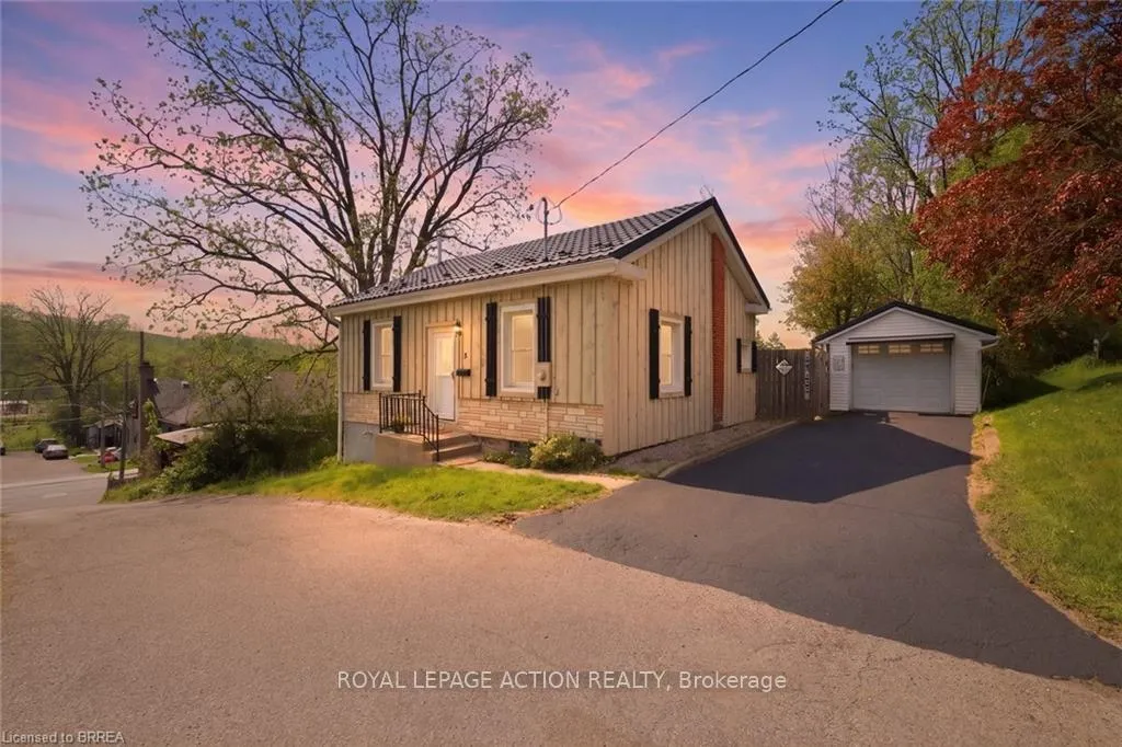 Photo 1 of 9 Keeton Lane, Brant, South Dumfries — HOMEH