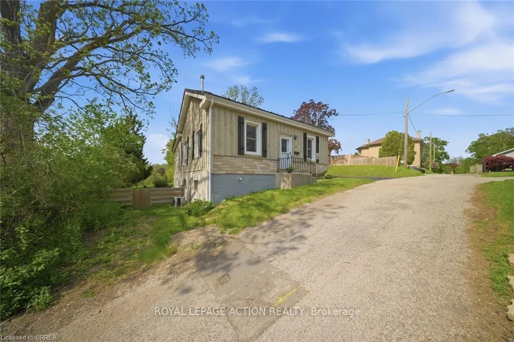 Photo 5 of 9 Keeton Lane, Brant, South Dumfries — HOMEH