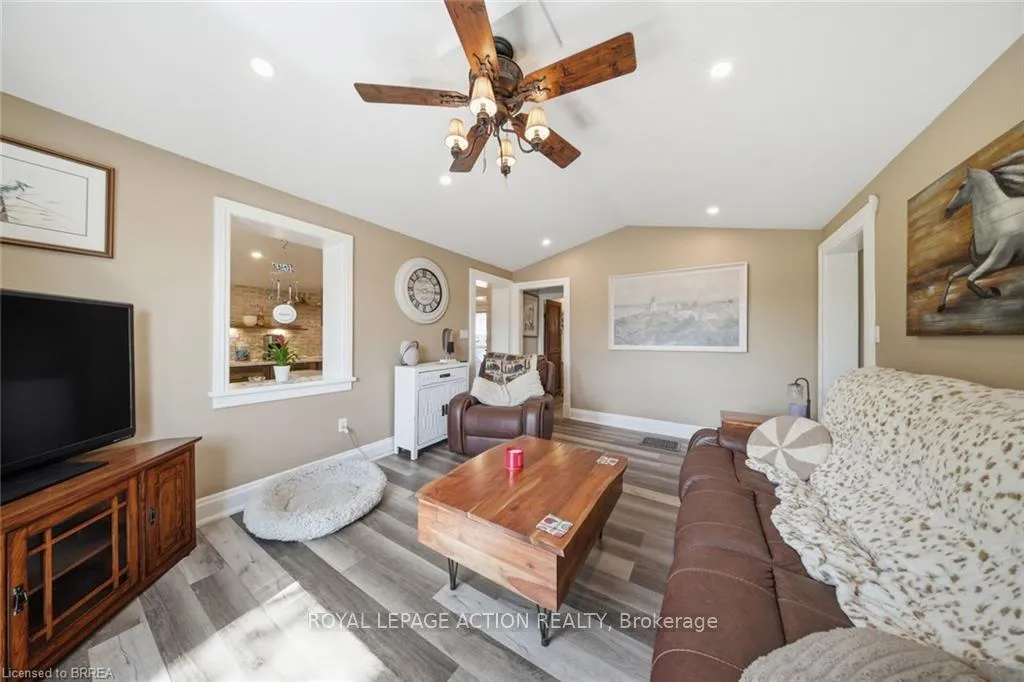 Photo 11 of 9 Keeton Lane, Brant, South Dumfries — HOMEH
