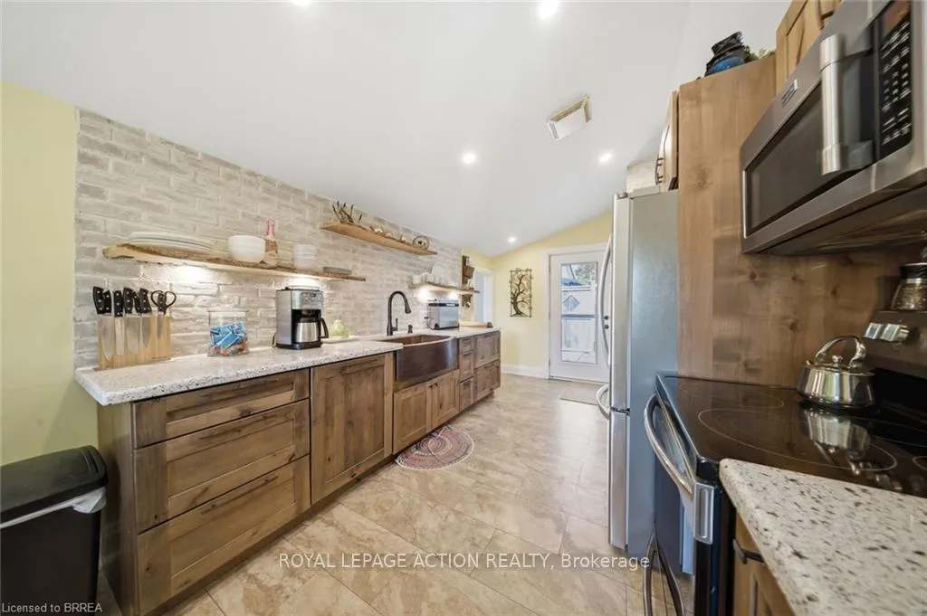 Photo 16 of 9 Keeton Lane, Brant, South Dumfries — HOMEH