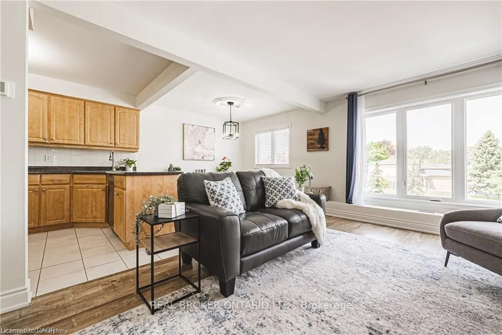 Photo 5 of Unit 30, 3050 Pinemeadow Drive, Burlington, Headon — HOMEH
