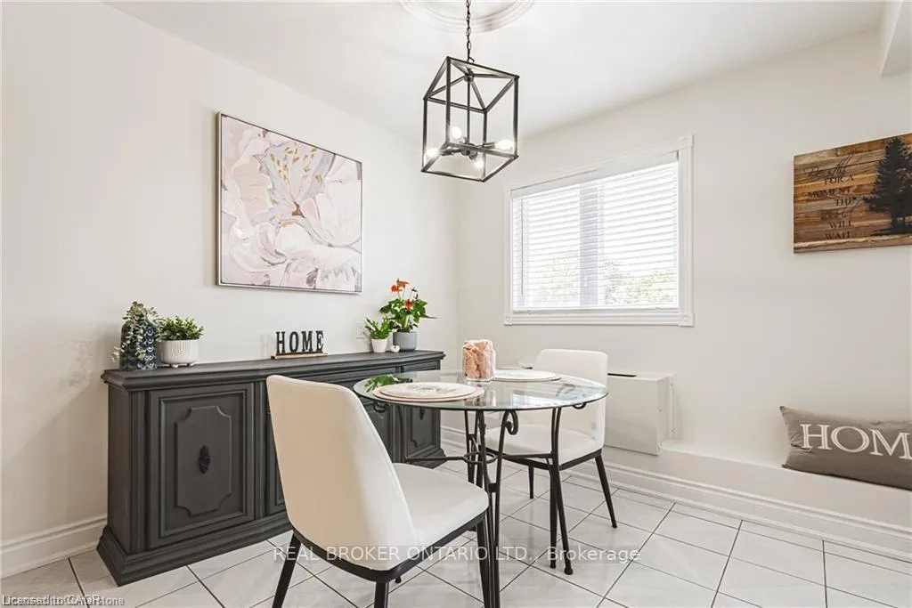 Photo 7 of Unit 30, 3050 Pinemeadow Drive, Burlington, Headon — HOMEH