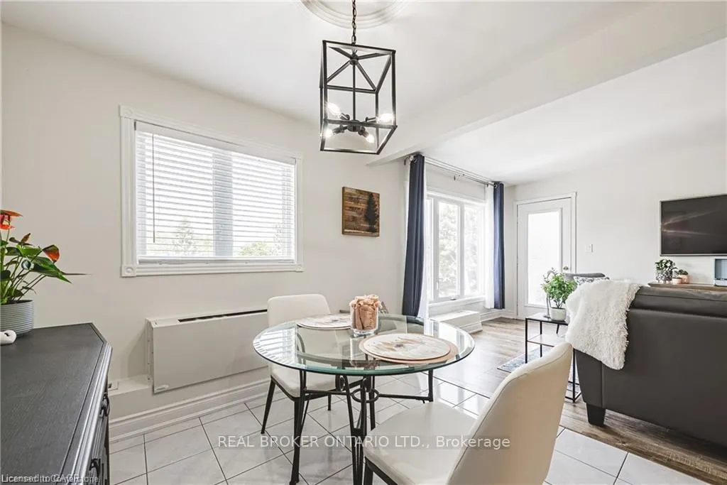 Photo 8 of Unit 30, 3050 Pinemeadow Drive, Burlington, Headon — HOMEH