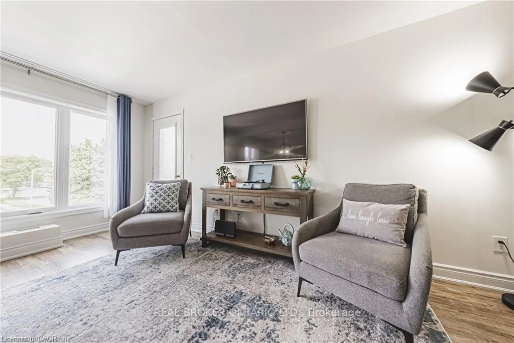 Photo 10 of Unit 30, 3050 Pinemeadow Drive, Burlington, Headon — HOMEH