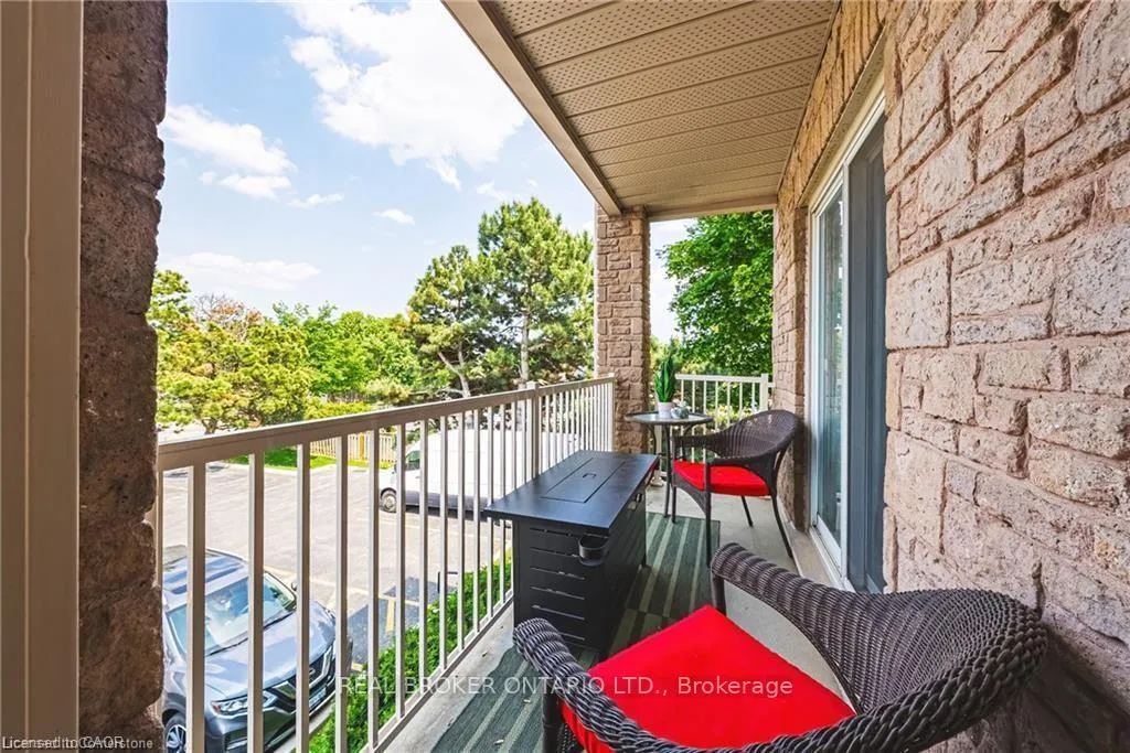 Photo 11 of Unit 30, 3050 Pinemeadow Drive, Burlington, Headon — HOMEH