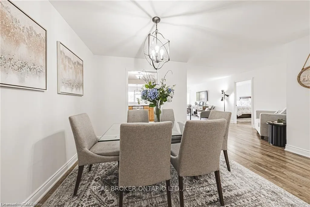 Photo 12 of Unit 30, 3050 Pinemeadow Drive, Burlington, Headon — HOMEH