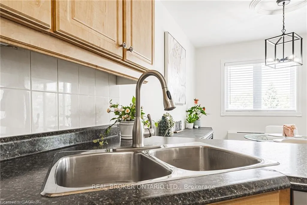 Photo 14 of Unit 30, 3050 Pinemeadow Drive, Burlington, Headon — HOMEH