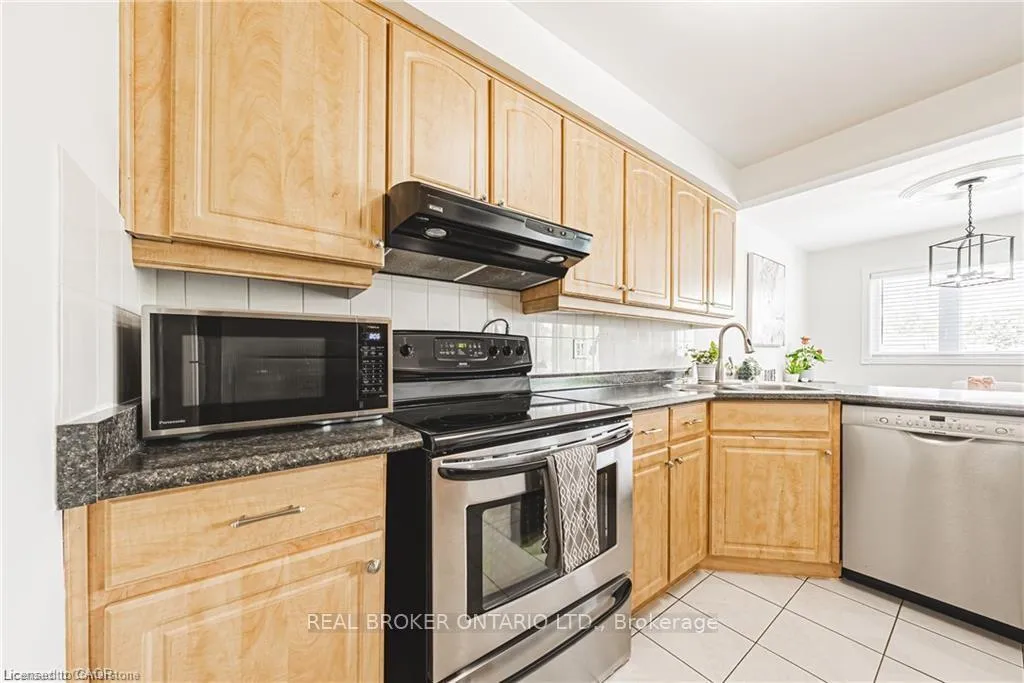 Photo 15 of Unit 30, 3050 Pinemeadow Drive, Burlington, Headon — HOMEH