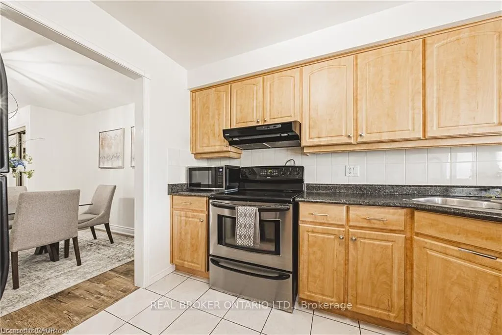 Photo 16 of Unit 30, 3050 Pinemeadow Drive, Burlington, Headon — HOMEH