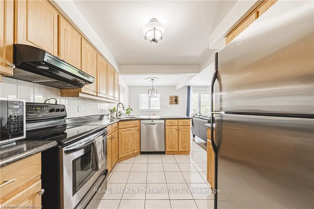 Photo 17 of Unit 30, 3050 Pinemeadow Drive, Burlington, Headon — HOMEH
