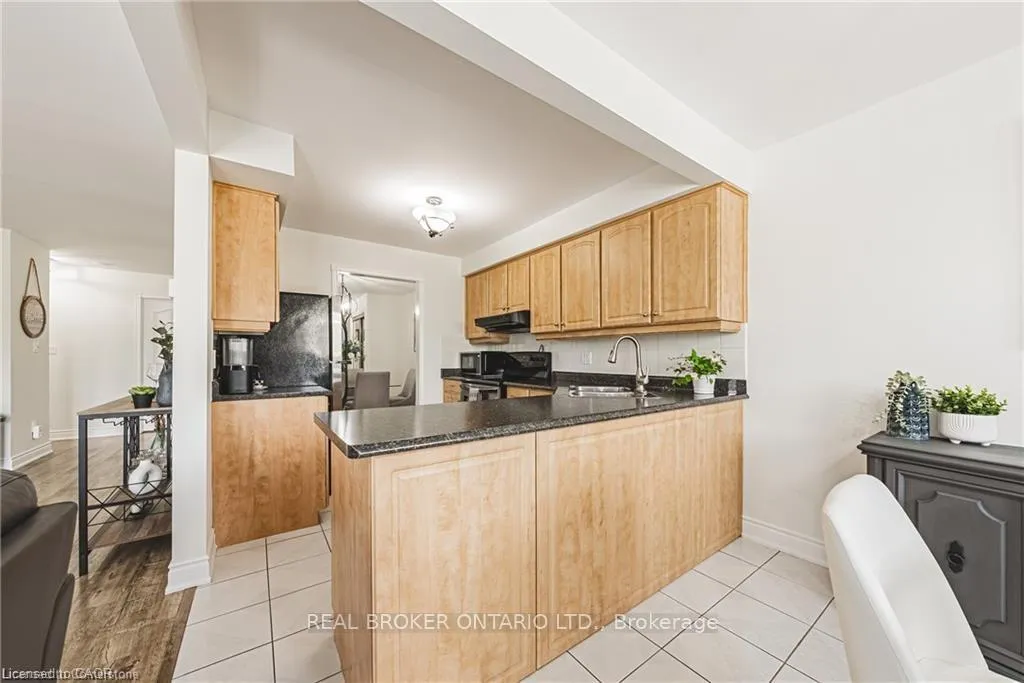 Photo 18 of Unit 30, 3050 Pinemeadow Drive, Burlington, Headon — HOMEH