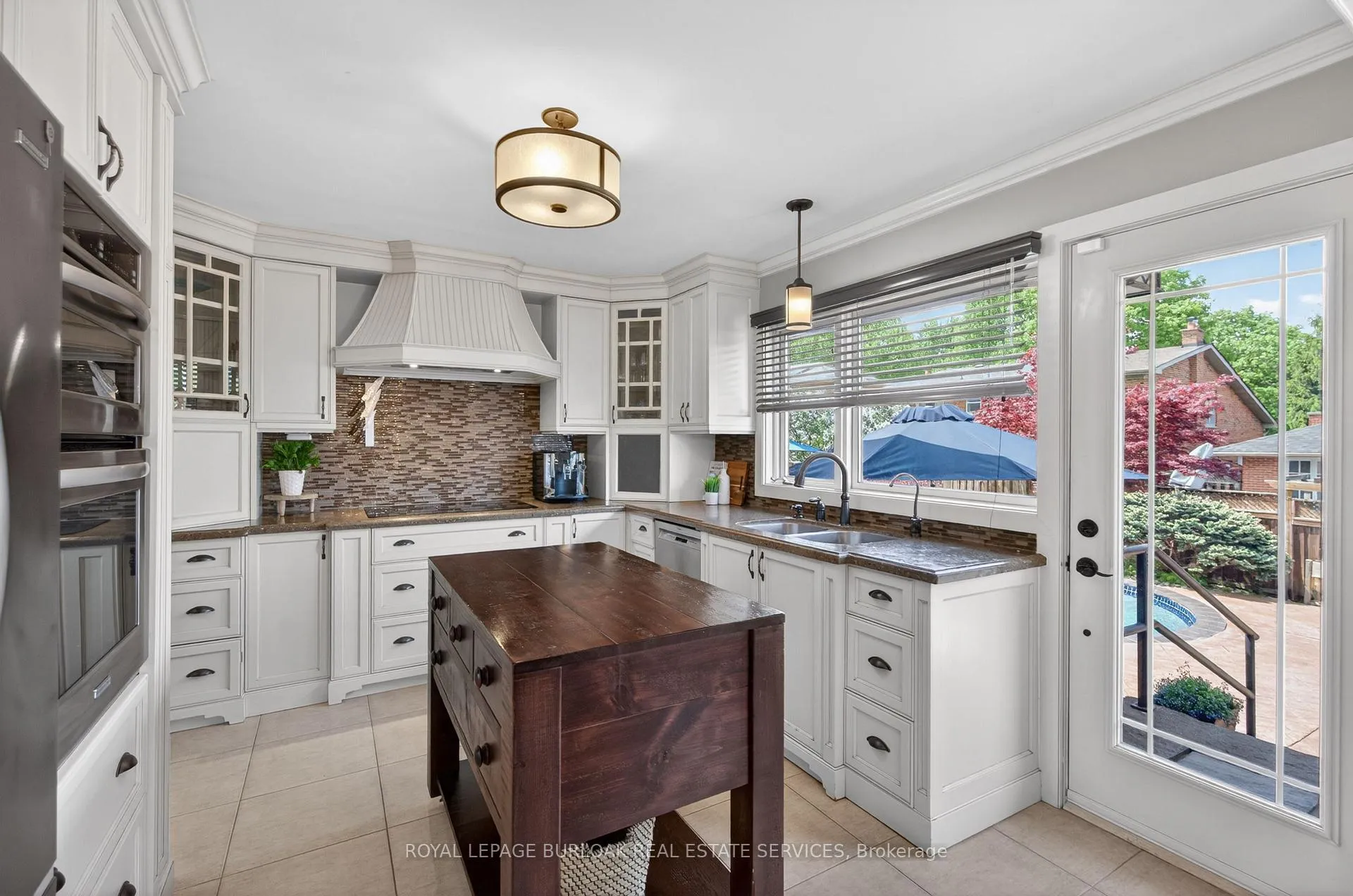 Photo 11 of 27 Shortland Crescent, Etobicoke, Willowridge-Martingrove-Richview — HOMEH