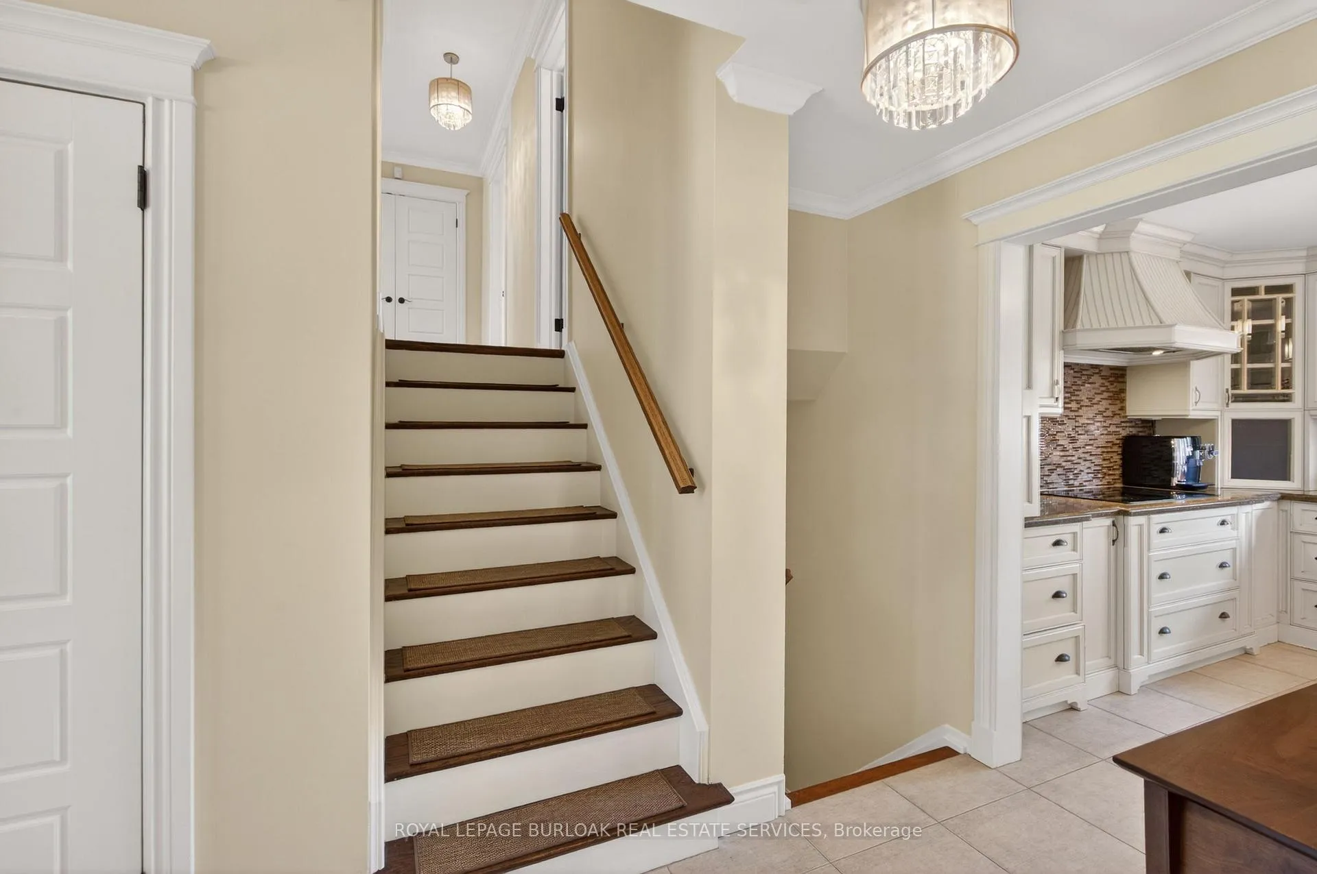 Photo 14 of 27 Shortland Crescent, Etobicoke, Willowridge-Martingrove-Richview — HOMEH