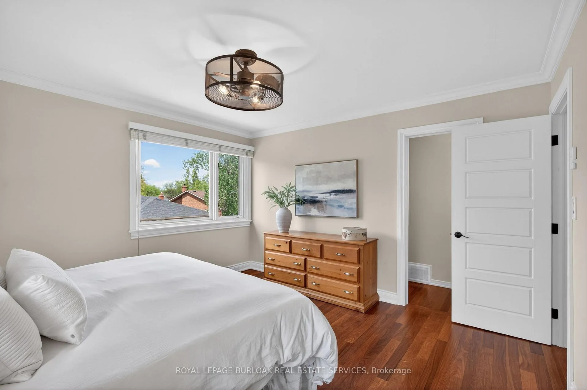Photo 16 of 27 Shortland Crescent, Etobicoke, Willowridge-Martingrove-Richview — HOMEH