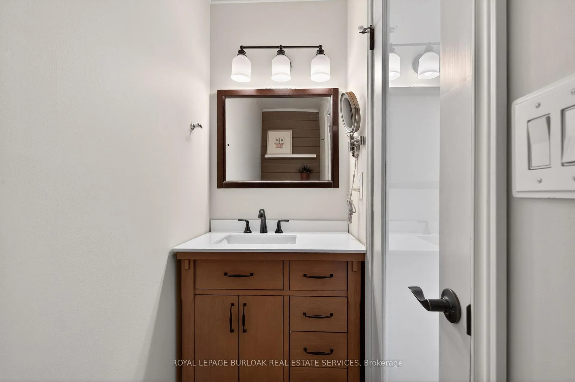 Photo 17 of 27 Shortland Crescent, Etobicoke, Willowridge-Martingrove-Richview — HOMEH