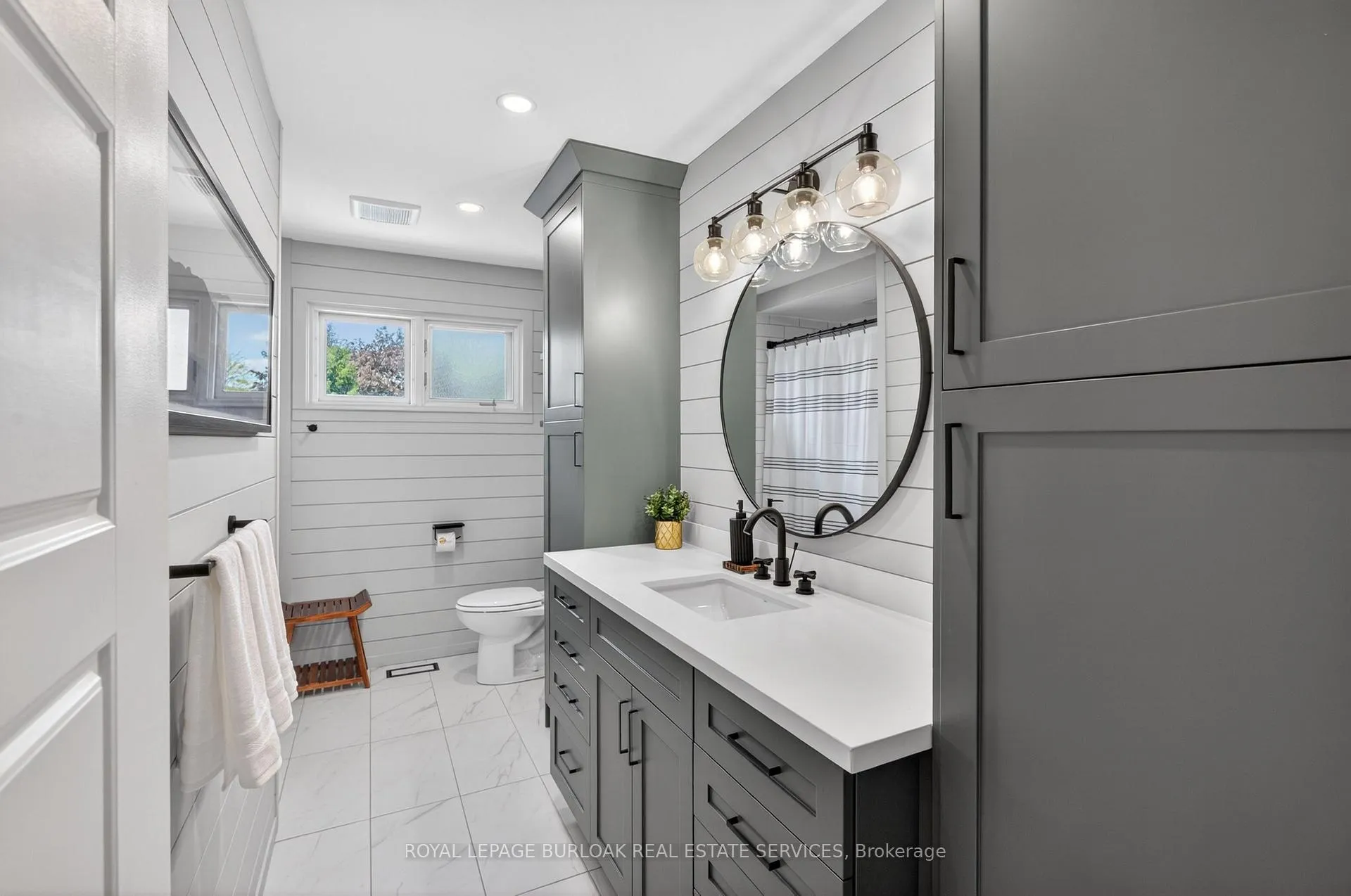 Photo 21 of 27 Shortland Crescent, Etobicoke, Willowridge-Martingrove-Richview — HOMEH