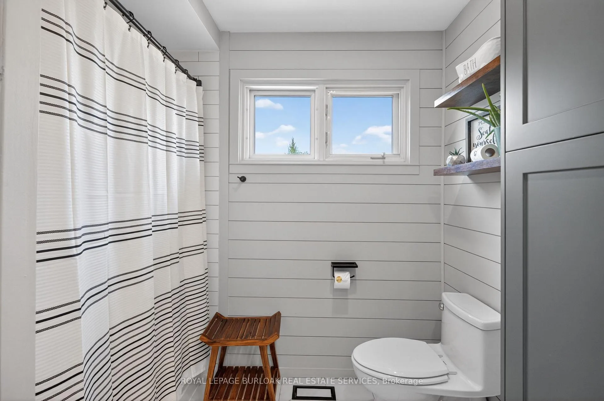 Photo 22 of 27 Shortland Crescent, Etobicoke, Willowridge-Martingrove-Richview — HOMEH