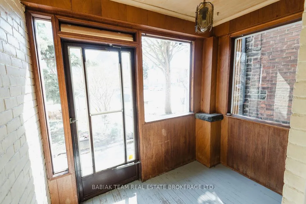 Photo 3 of 32 Radford Avenue, Toronto, High Park-Swansea — HOMEH