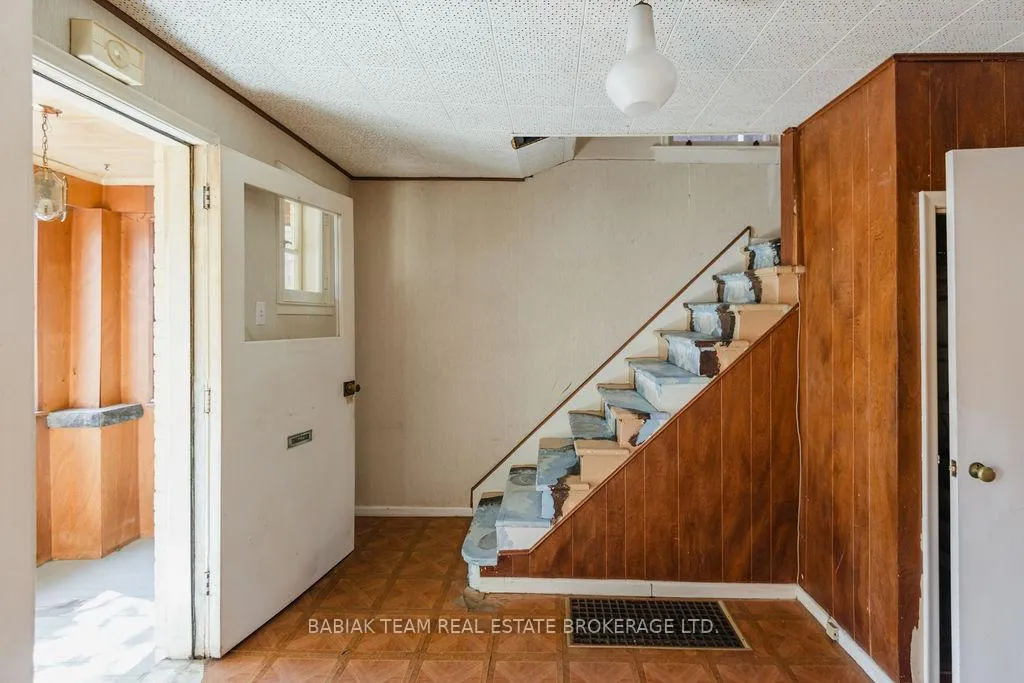 Photo 4 of 32 Radford Avenue, Toronto, High Park-Swansea — HOMEH