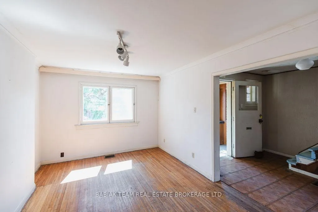 Photo 5 of 32 Radford Avenue, Toronto, High Park-Swansea — HOMEH