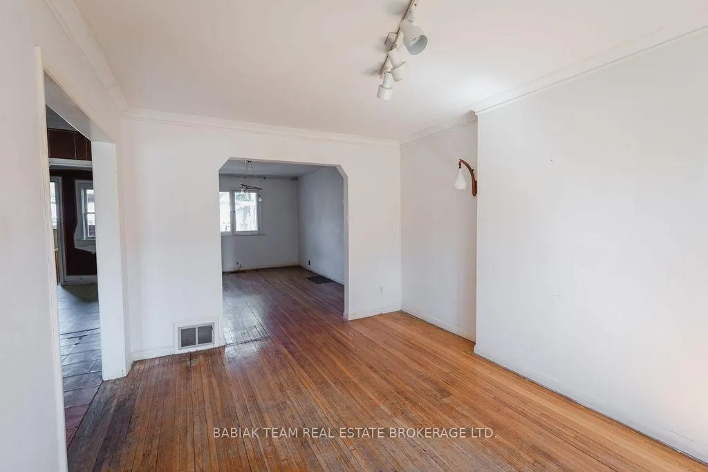Photo 8 of 32 Radford Avenue, Toronto, High Park-Swansea — HOMEH