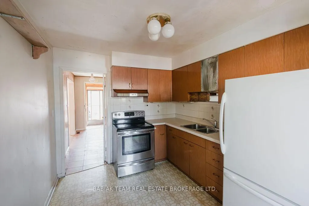 Photo 11 of 32 Radford Avenue, Toronto, High Park-Swansea — HOMEH