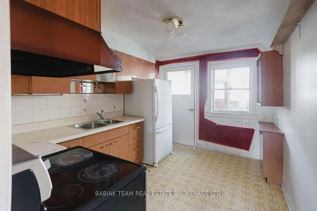 Photo 12 of 32 Radford Avenue, Toronto, High Park-Swansea — HOMEH