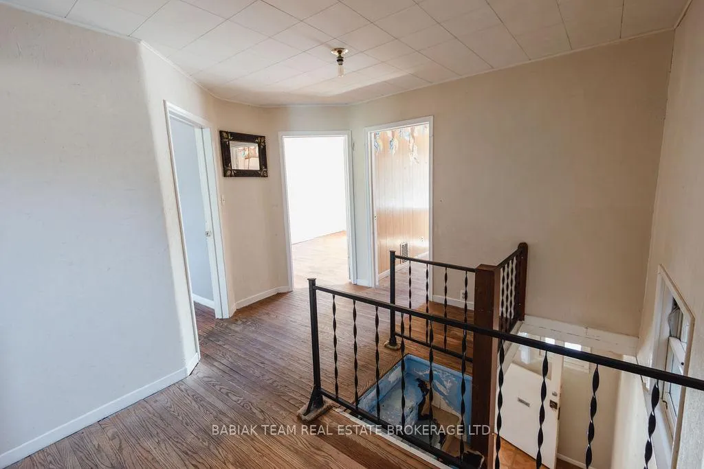 Photo 16 of 32 Radford Avenue, Toronto, High Park-Swansea — HOMEH