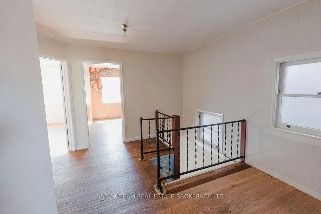 Photo 17 of 32 Radford Avenue, Toronto, High Park-Swansea — HOMEH