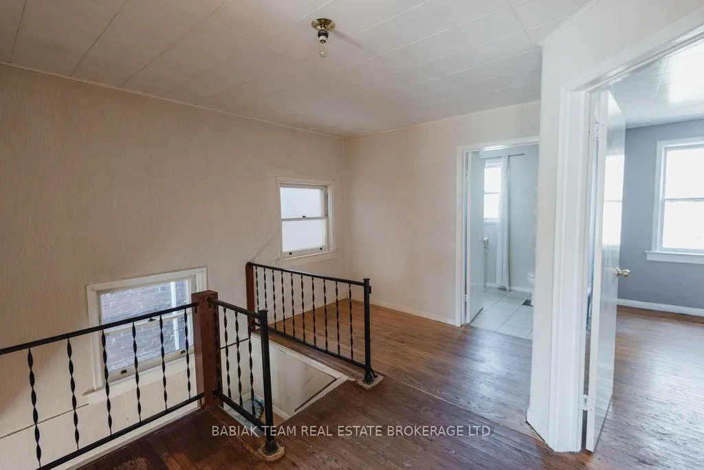 Photo 18 of 32 Radford Avenue, Toronto, High Park-Swansea — HOMEH