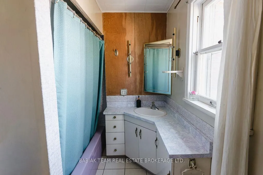 Photo 25 of 32 Radford Avenue, Toronto, High Park-Swansea — HOMEH