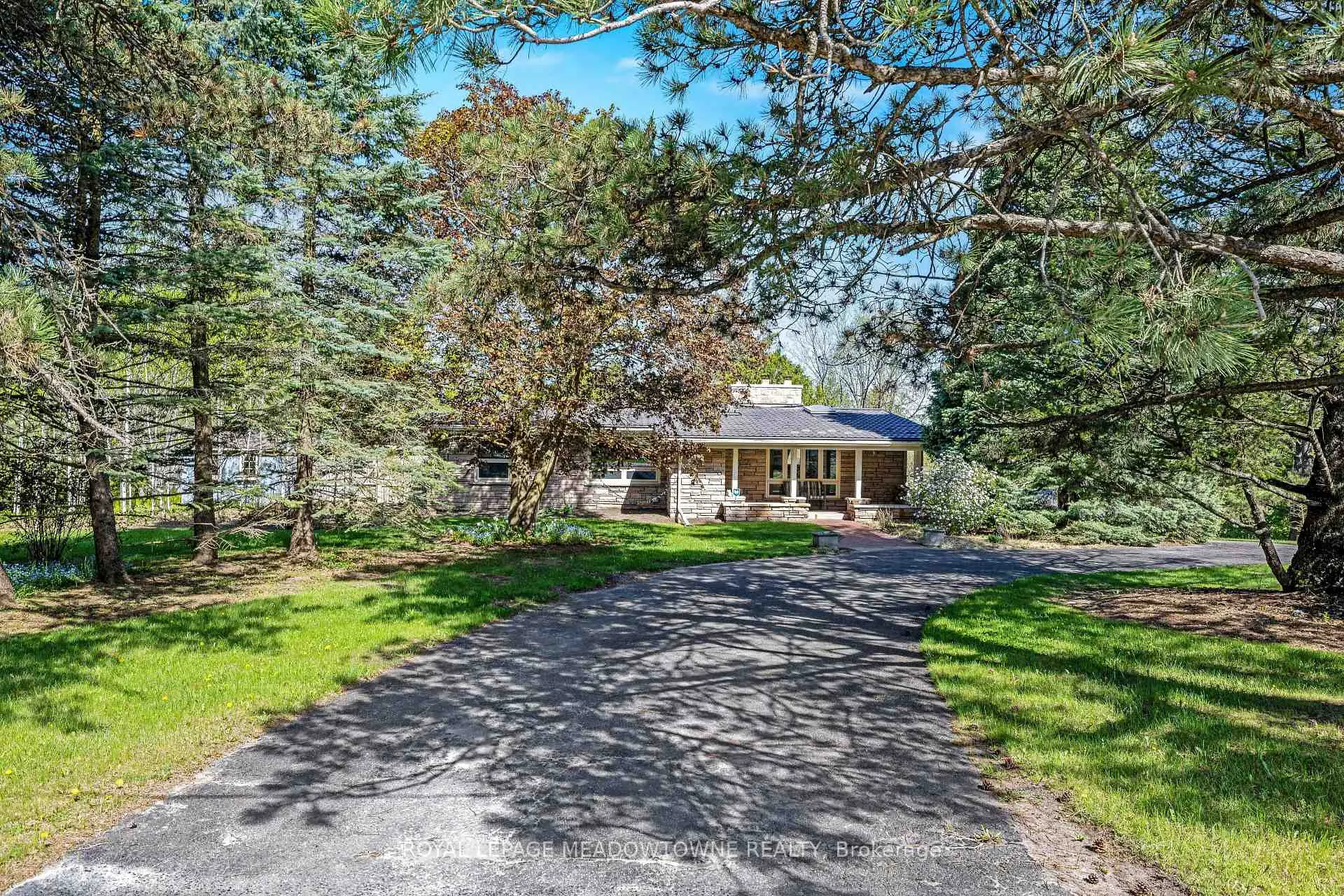 Front of 8988 Halton Erin Townline