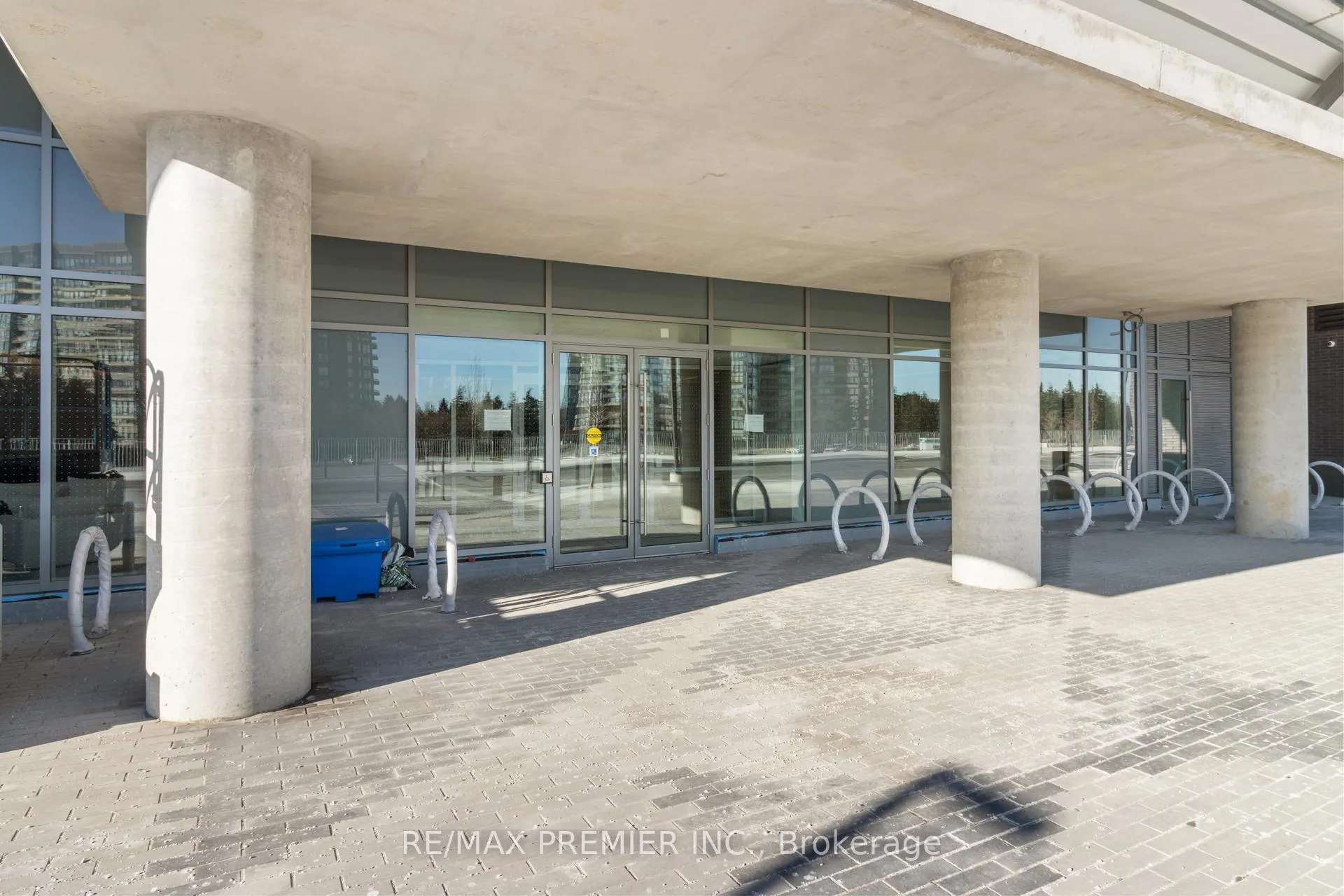 Photo 3 of Unit 909, 30 Upper Mall Way, Vaughan, Brownridge — HOMEH