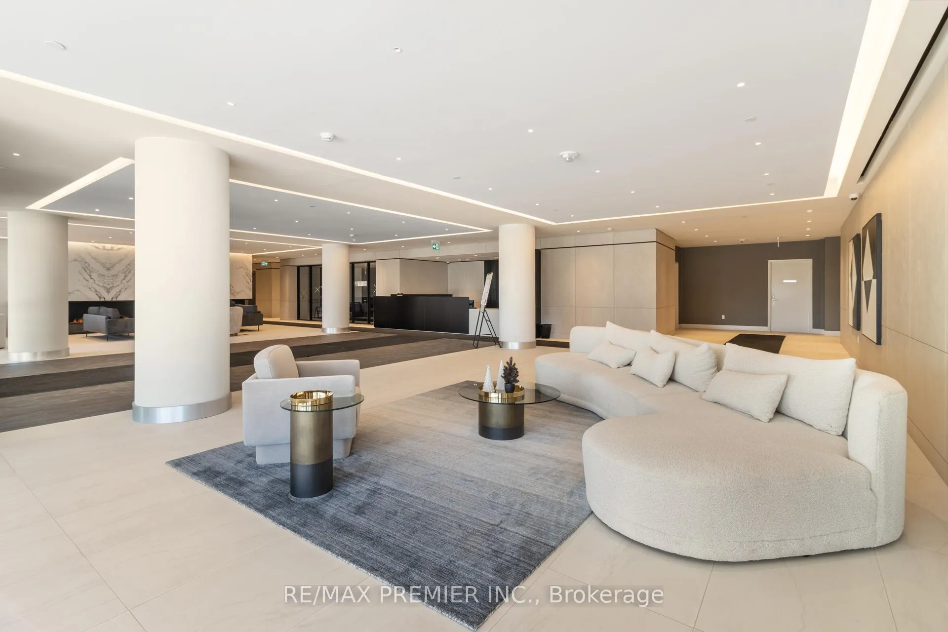 Photo 4 of Unit 909, 30 Upper Mall Way, Vaughan, Brownridge — HOMEH