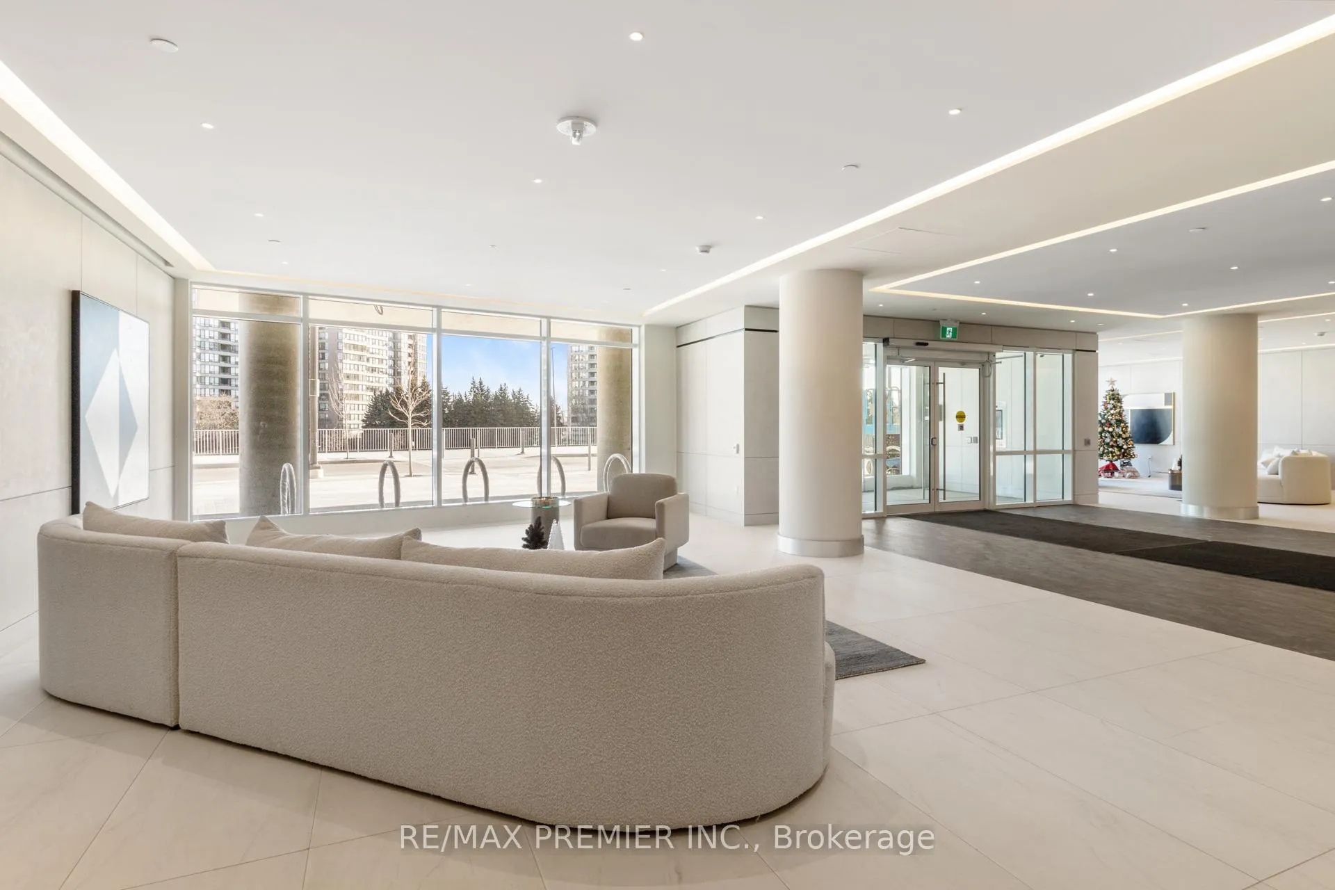 Photo 5 of Unit 909, 30 Upper Mall Way, Vaughan, Brownridge — HOMEH