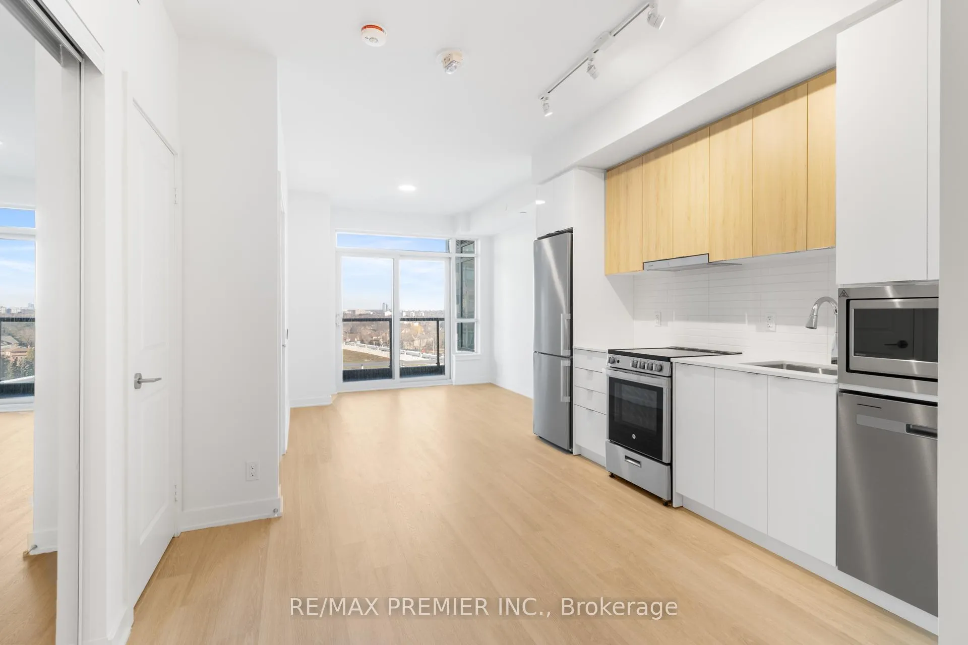 Photo 15 of Unit 909, 30 Upper Mall Way, Vaughan, Brownridge — HOMEH