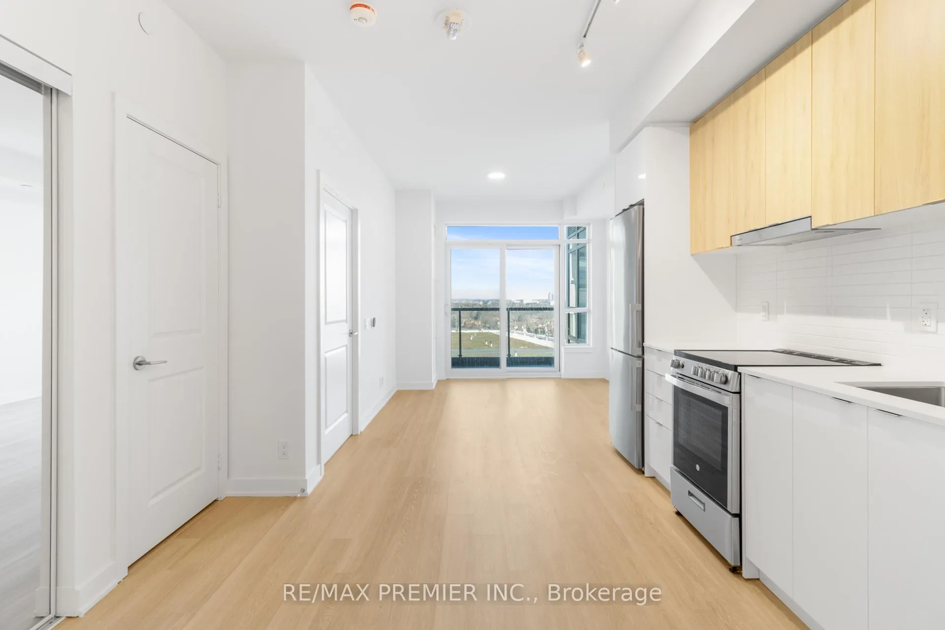 Photo 16 of Unit 909, 30 Upper Mall Way, Vaughan, Brownridge — HOMEH