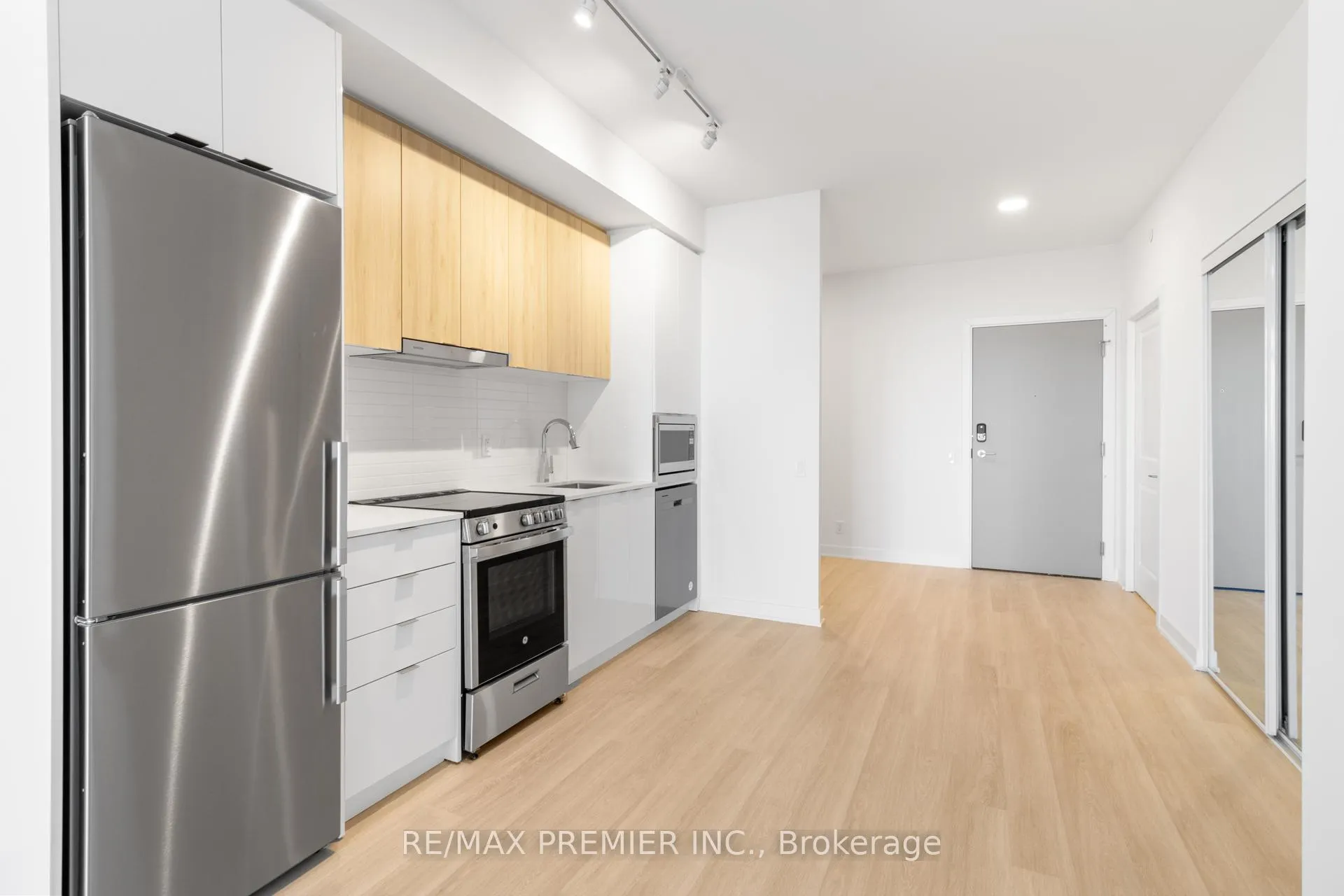 Photo 21 of Unit 909, 30 Upper Mall Way, Vaughan, Brownridge — HOMEH