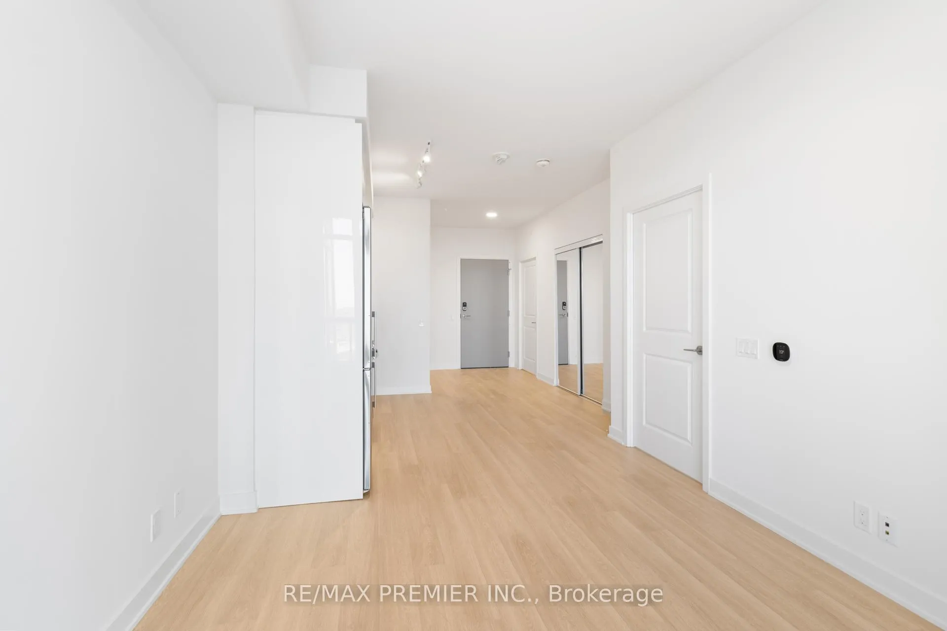 Photo 23 of Unit 909, 30 Upper Mall Way, Vaughan, Brownridge — HOMEH