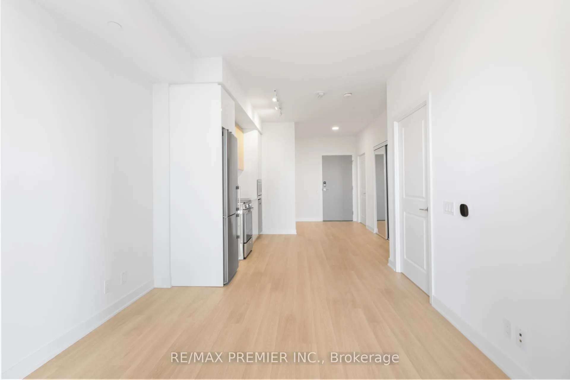 Photo 24 of Unit 909, 30 Upper Mall Way, Vaughan, Brownridge — HOMEH