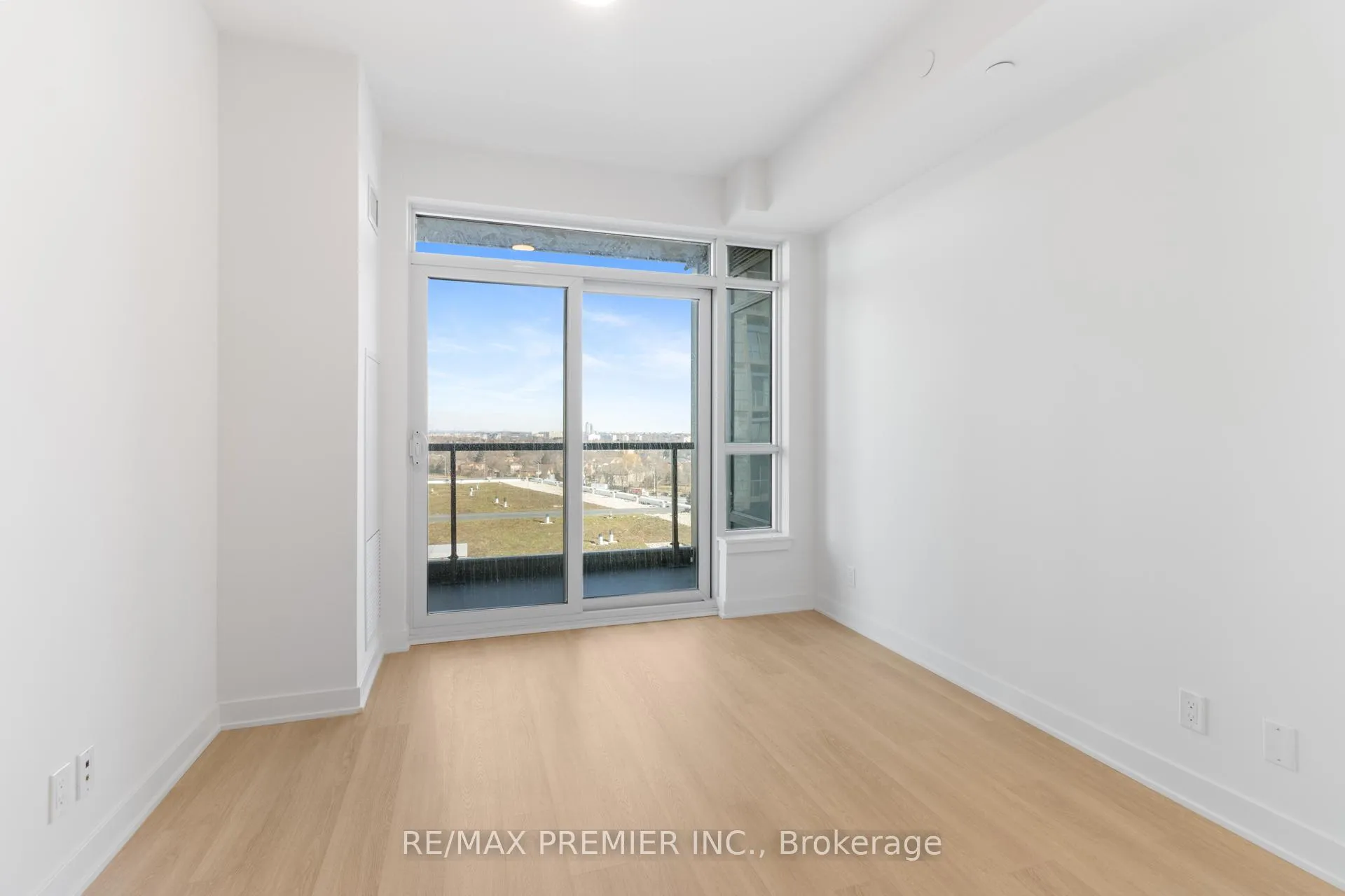 Photo 25 of Unit 909, 30 Upper Mall Way, Vaughan, Brownridge — HOMEH